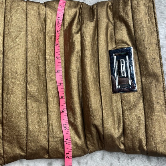 Gorgeous Gold Clutch - Picture 4 of 9